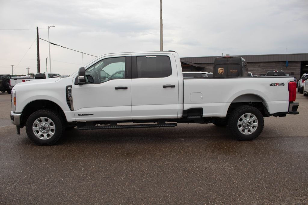 2025 Ford F-350SD Lariat in Oxford White — front three-quarter view