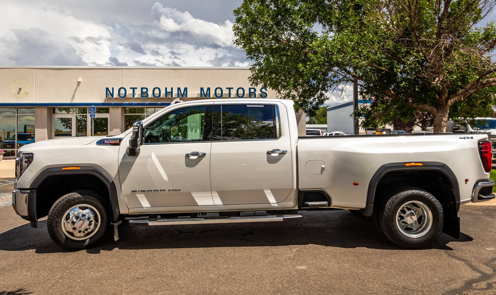 2024 GMC Sierra 3500 HD SLT DRW in White Frost Tricoat — front three-quarter view